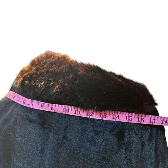 Vintage
1950s/1960s dark navy blue sculpted velour jacket. - Picture 7 of 11